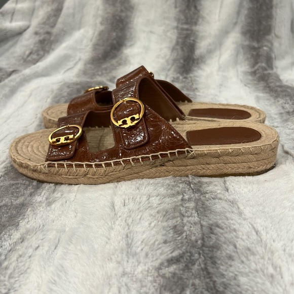 Tory Burch brown flat sandals - Picture 2 of 5